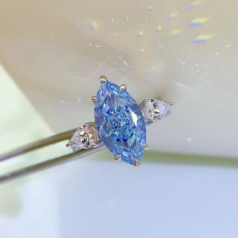 Ring Aquamarin Silber aus 925er Silber mit großem Navette-Stein und Seitensteinen