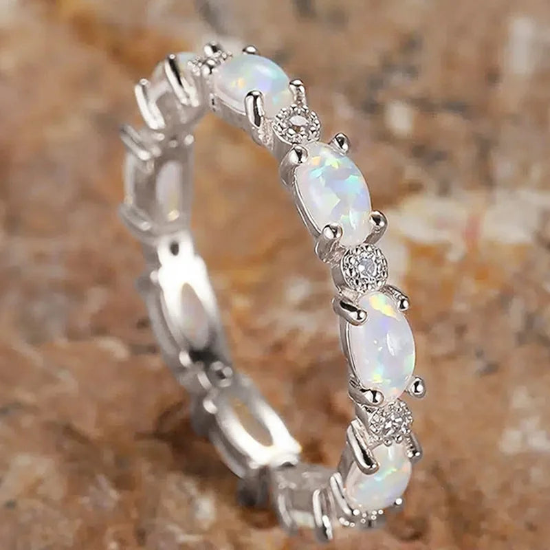 Opal Ring mit ovalen Steinen in Silberoptik