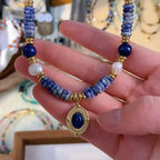 Lapislazuli Perlenkette mit 14 Karat vergoldeten Details und ovalem Anhänger