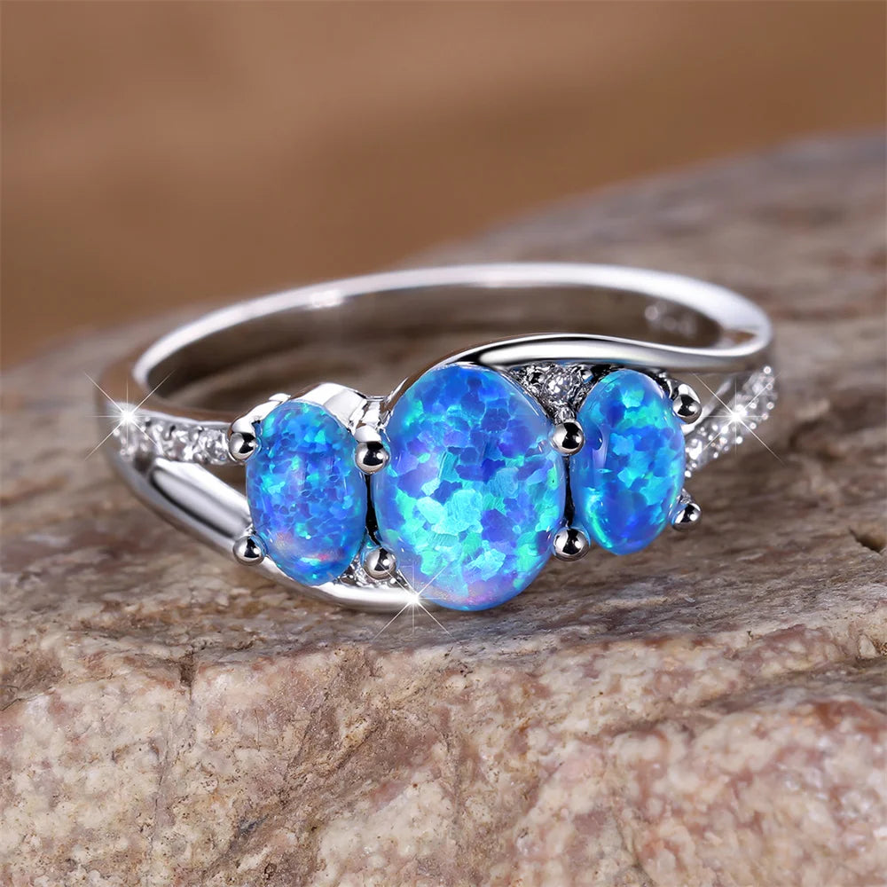 Blauer Opal Ring mit drei ovalen Steinen