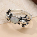 Opal Ring mit Froschmotiv und ovalem Stein