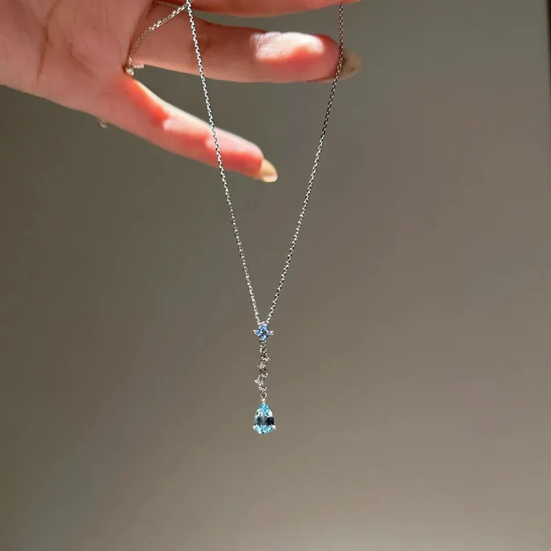 Kette mit Aquamarin-Imitat aus 925er Silber mit tropfenförmigem Anhänger
