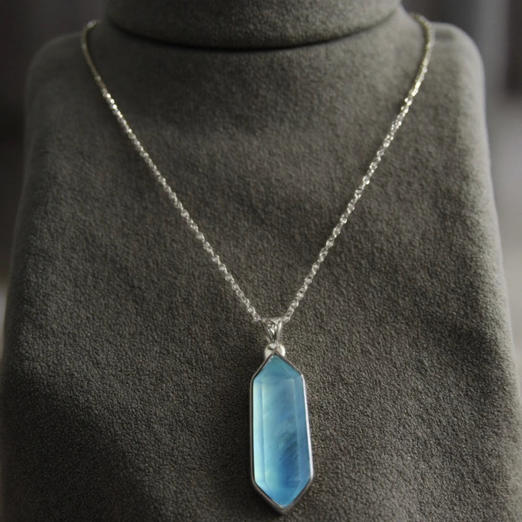 Aquamarin Kette aus 925er Silber mit länglichem facettiertem Anhänger