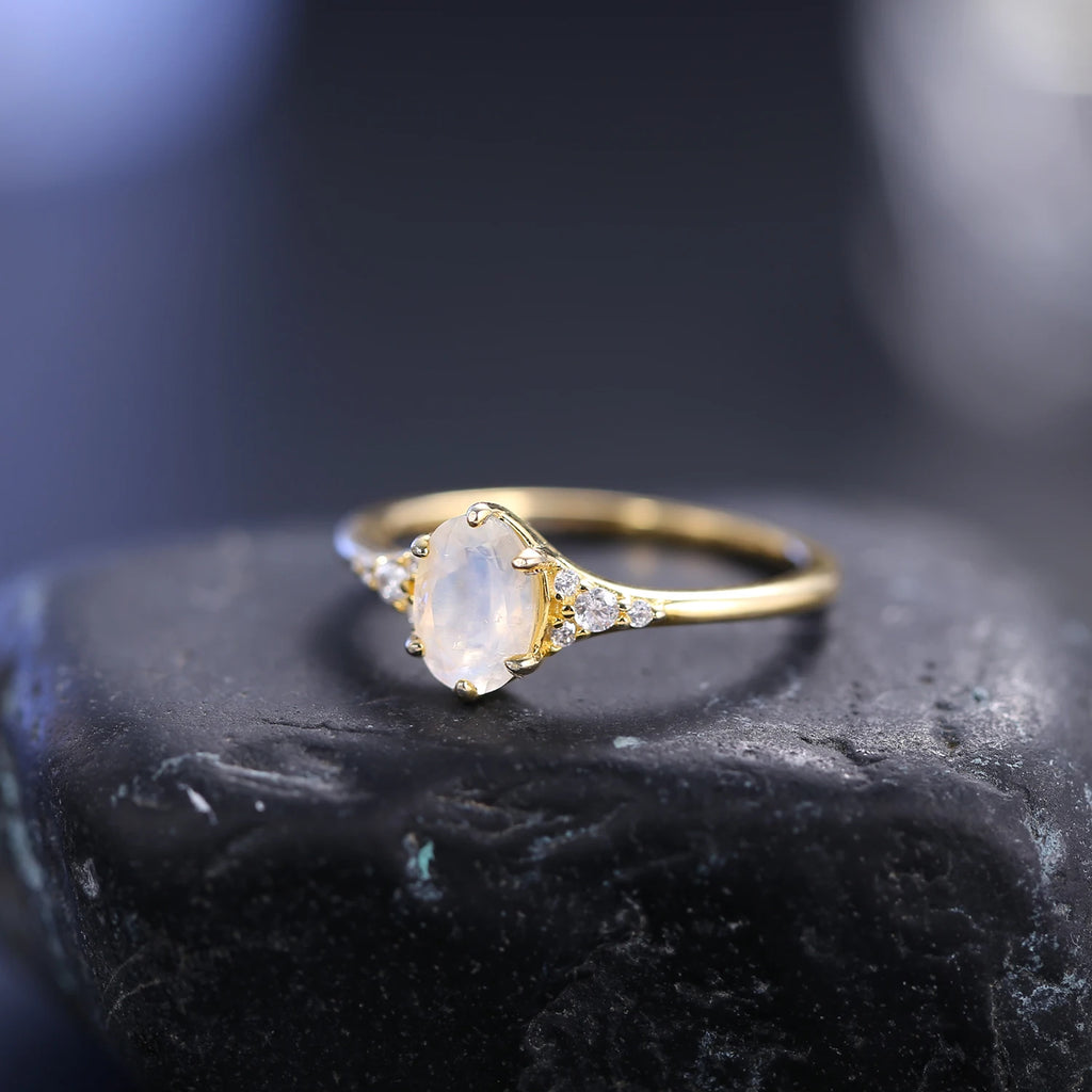 Gold Mondstein Ring mit Tropfenstein und Krappenfassung