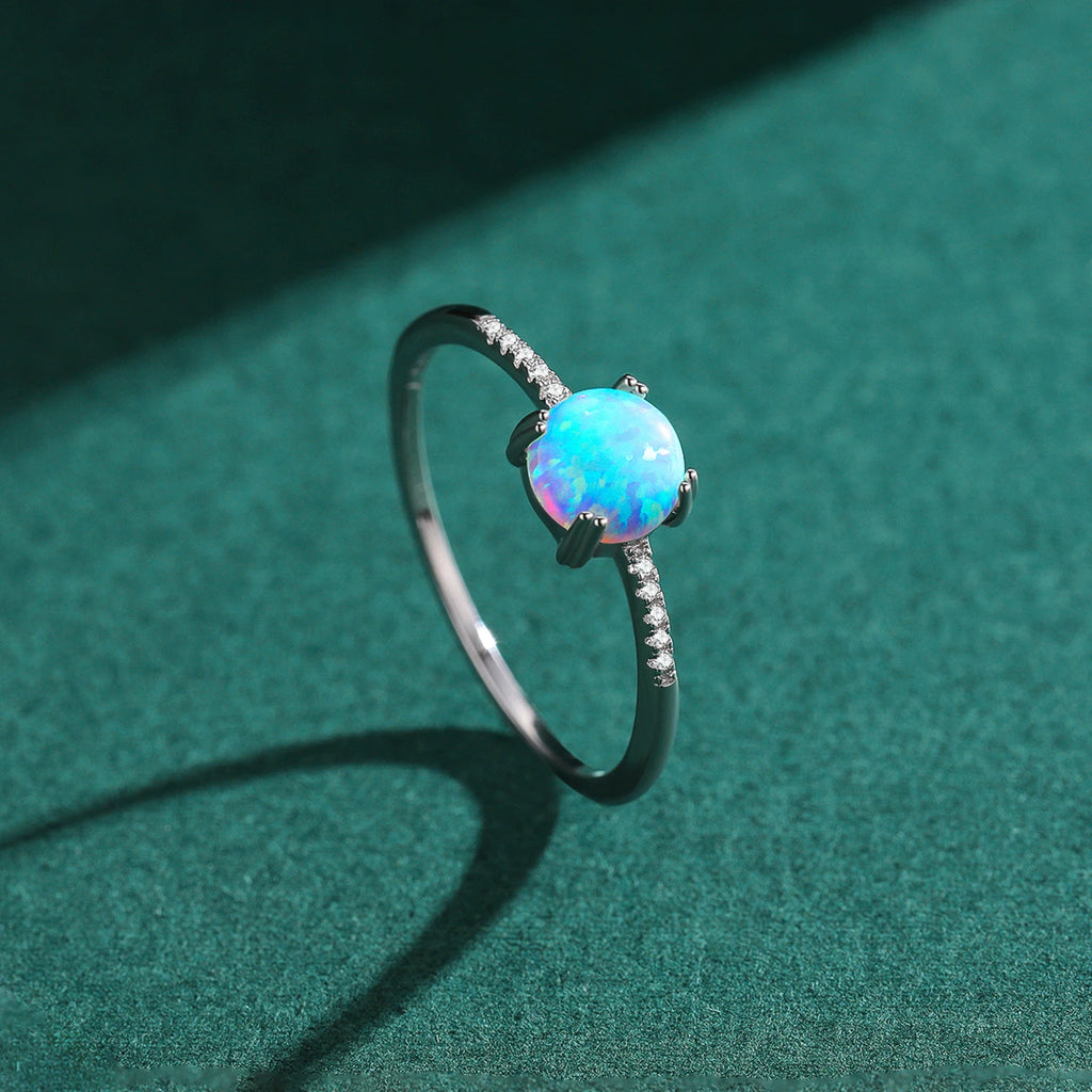 Blauer Opal Ring aus 925er Silber mit rundem Stein und Steinbesatz