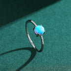 Blauer Opal Ring aus 925er Silber mit rundem Stein und Steinbesatz