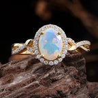 Opal Ring aus 925er Silber mit ovalem Stein und Halo-Fassung