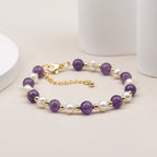 Amethyst Armband mit weißen und goldfarbenen Perlen