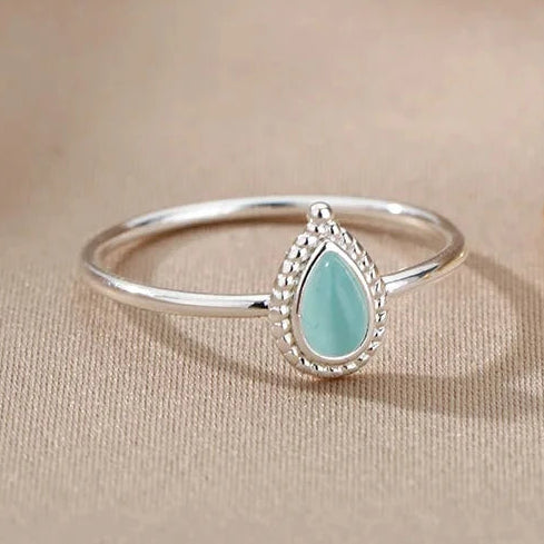 Filigraner Opal Ring mit tropfenförmigem Stein