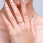 Blauer Opal Ring aus 925er Silber mit rundem Stein und Steinbesatz