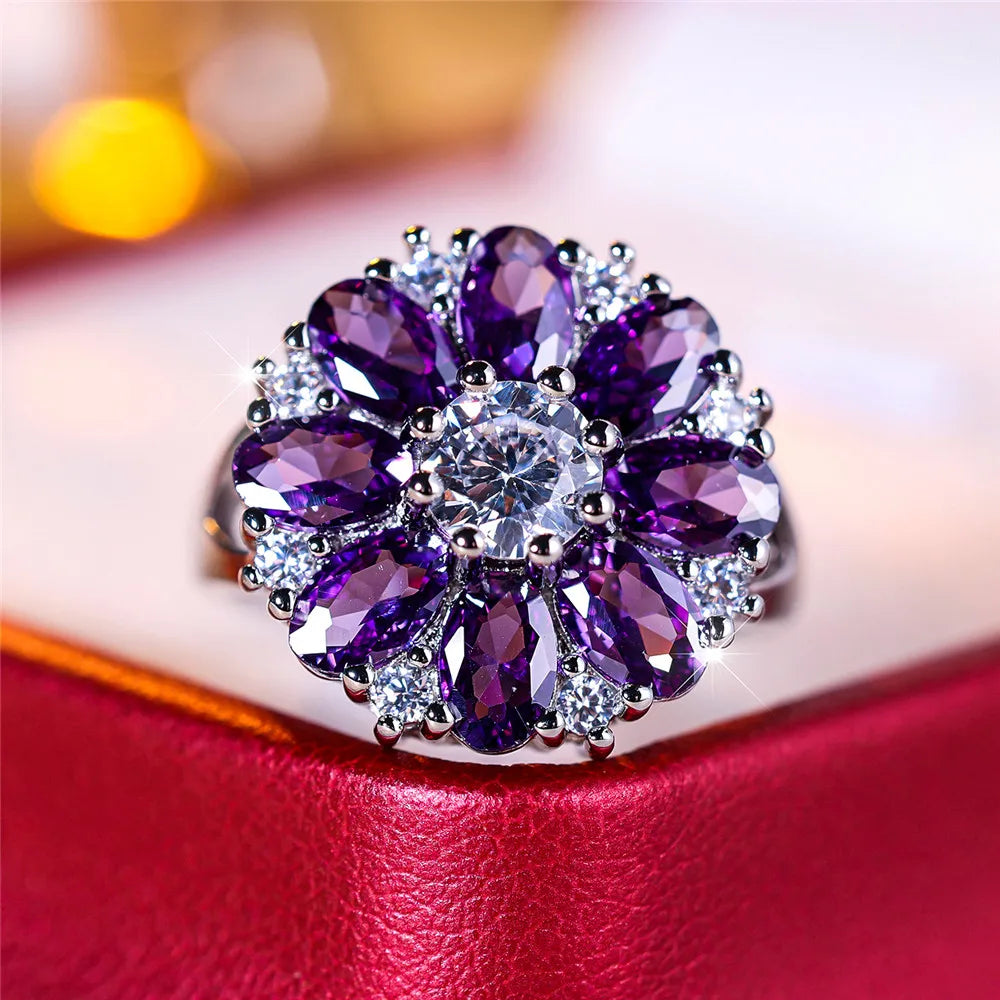 Amethyst Ring im Blütendesign mit violetten und klaren Ziersteinen