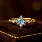 Goldfarbener Aquamarin-Look Ring mit rundem Stein und Seitensteinen