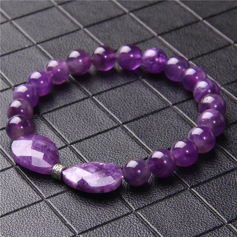 Amethyst Perlenarmband mit zwei facettierten Steinen