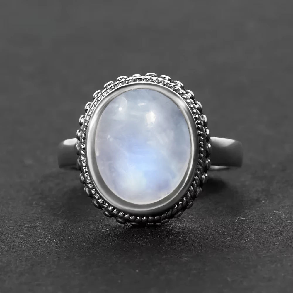 Ovaler Mondstein Ring mit Kordelrand