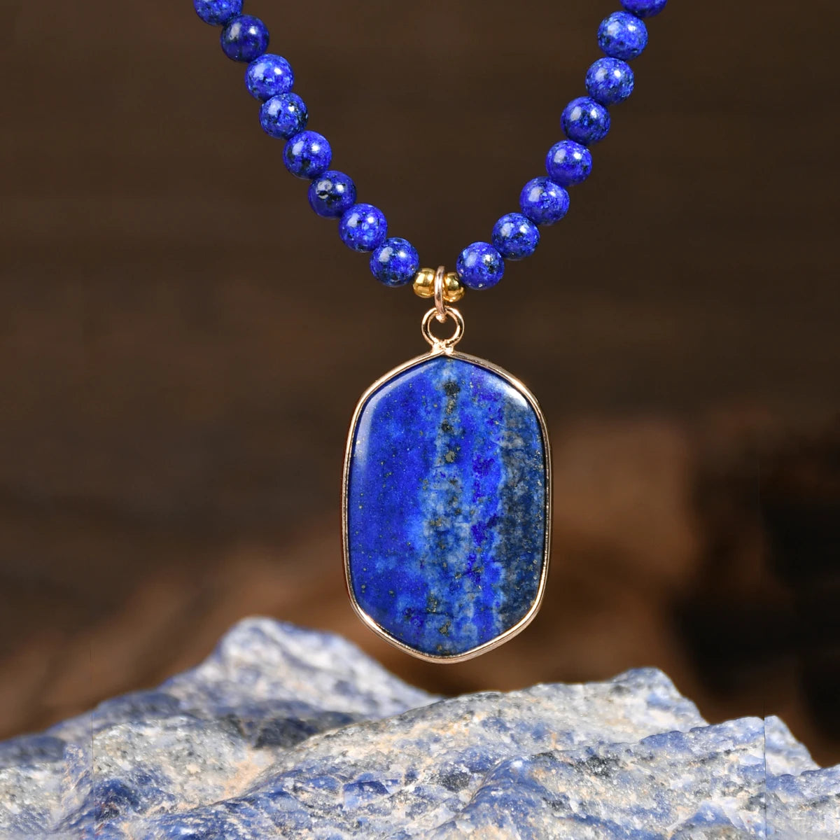 Lapislazuli Kette mit rechteckigem Anhänger und blauen Steinperlen