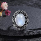 Ovaler Mondstein Ring aus 925er Silber mit Spiralrahmen