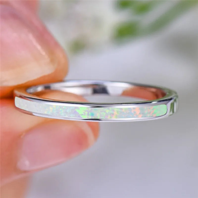 Schmaler weißer Opal Ring mit Einlage