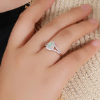 Opal Ring aus 925er Silber mit tropfenförmigem Stein und Halo-Fassung