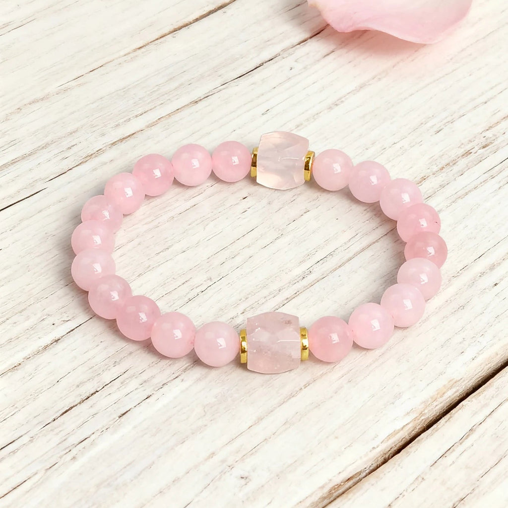 Rosenquarz Perlenarmband mit zwei Würfelsteinen