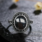 Vintage Onyx Ring aus 925er Silber mit ovalem Cabochon und Reliefrahmen
