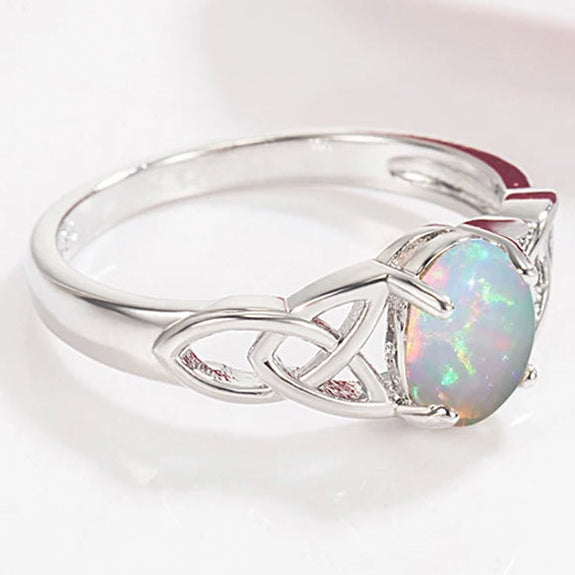 Opal Ring mit keltischem Flechtmuster