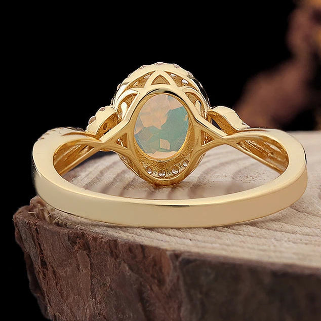Opal Ring aus 925er Silber mit ovalem Stein und Halo-Fassung
