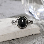 Onyx Ring aus 925er Silber mit ovalem Cabochon und Blattmuster