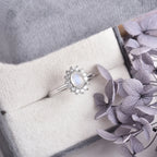 Zarter Mondstein Ring mit Schmucksteinen