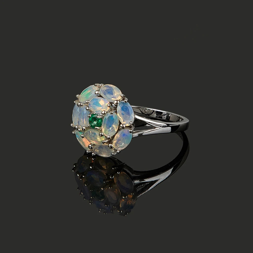 Opal Ring aus 925er Silber mit Smaragdzentrum und Opalblüte
