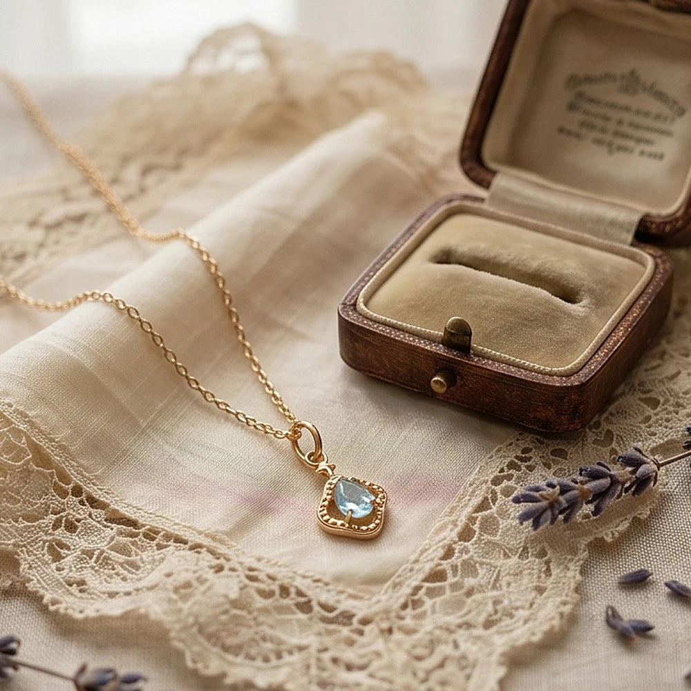 Aquamarin Kette aus 925er Silber vergoldet mit ornamentalem Anhänger