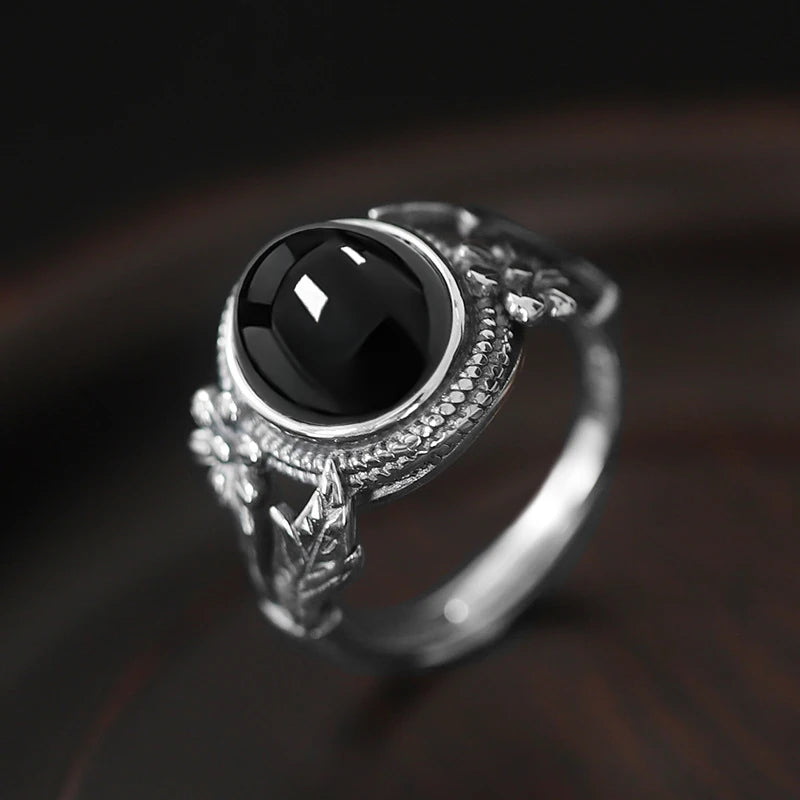 Onyx Ring aus 925er Silber mit floralen Details