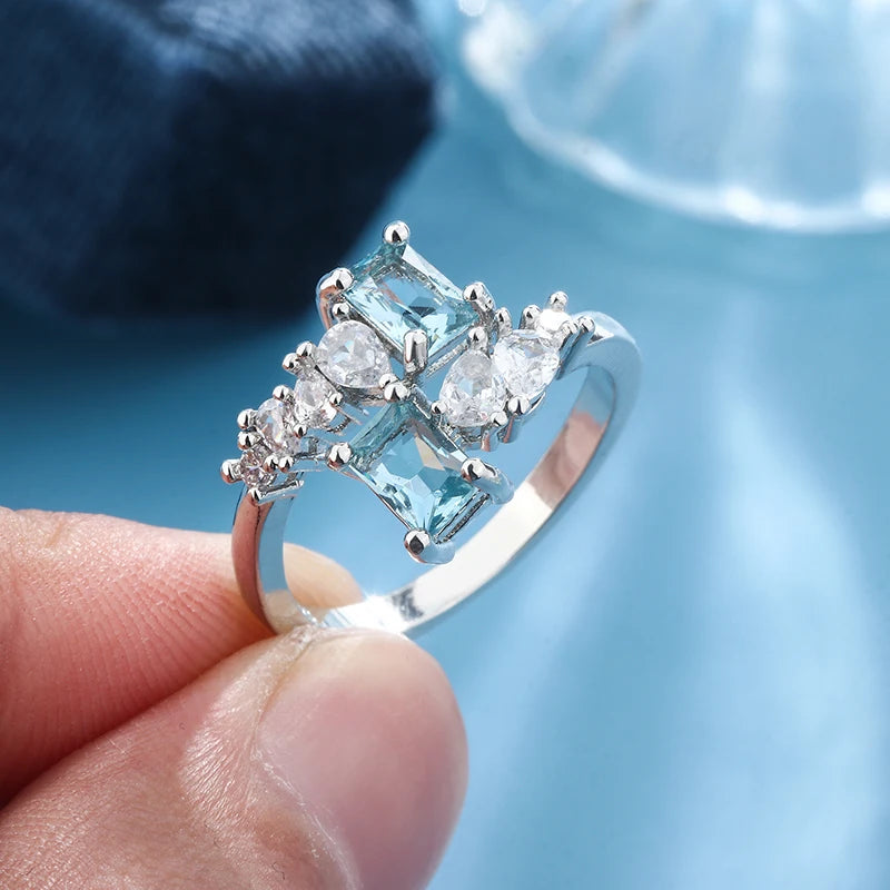Aquamarin Look Ring mit rechteckigen Steinen und Kristallbesatz