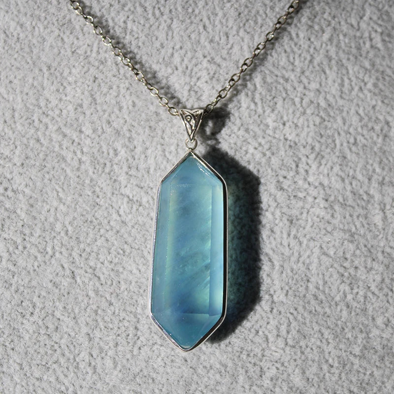 Aquamarin Kette aus 925er Silber mit länglichem facettiertem Anhänger