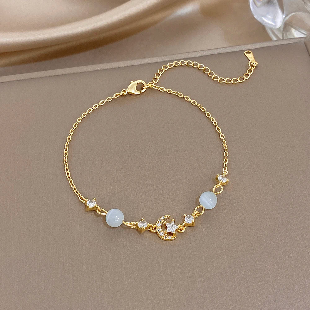 Feines Mondstein Armband mit Mondsichel-Anhänger