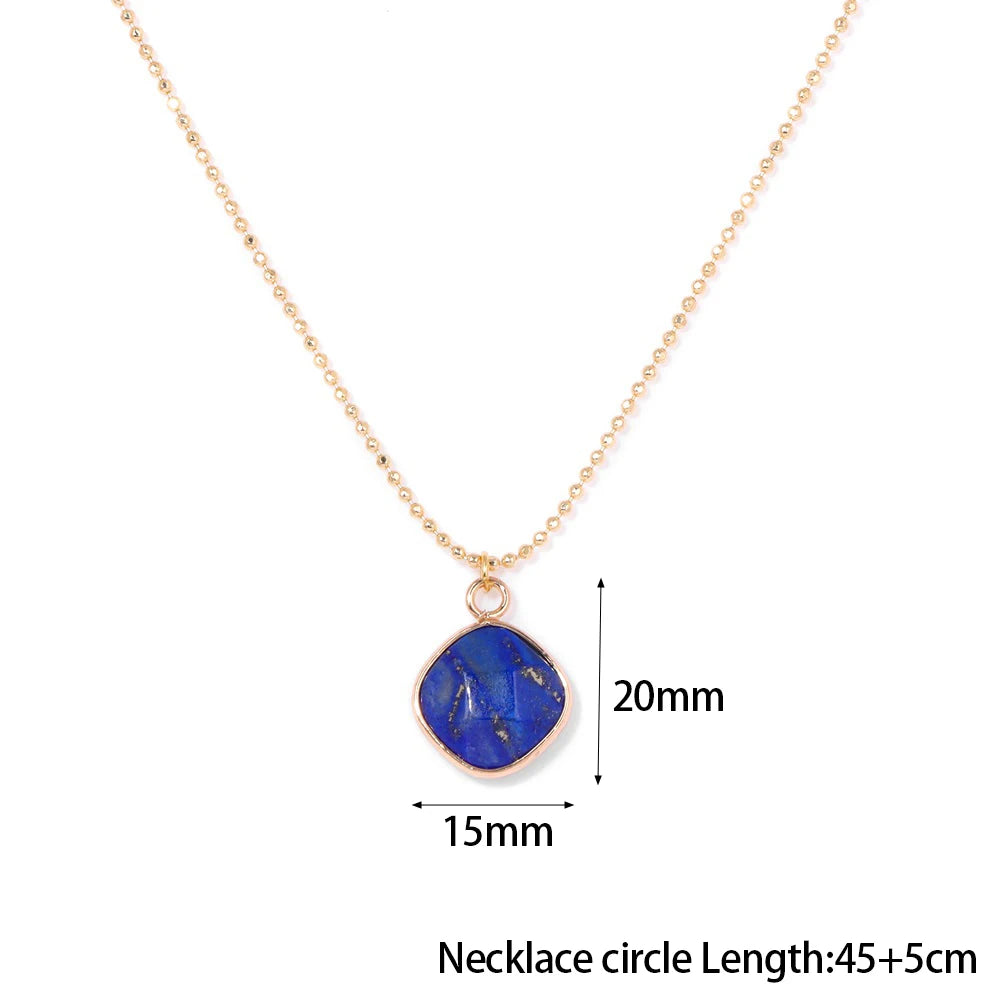 Lapislazuli Halskette mit abgerundetem quadratischem Anhänger in Gold
