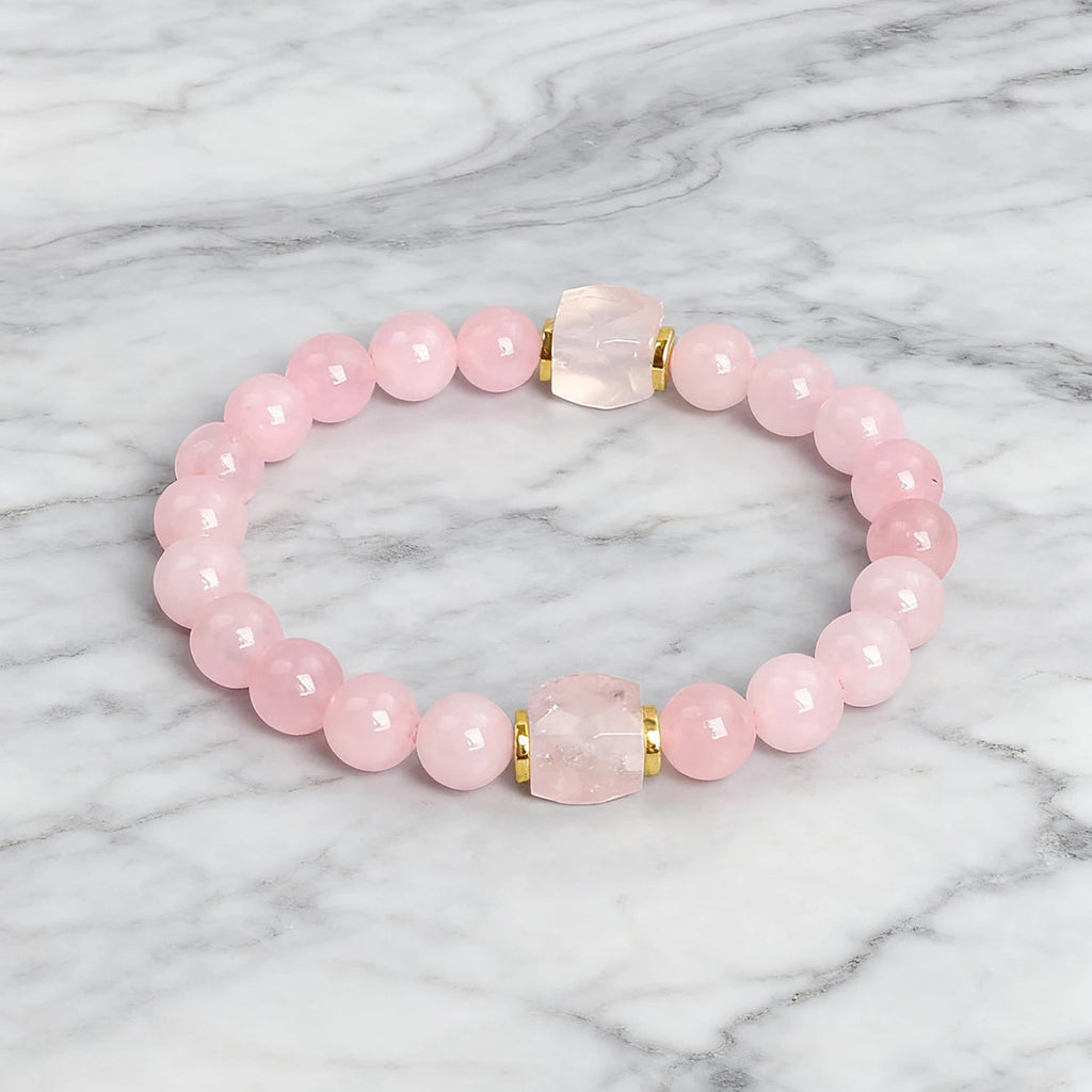 Rosenquarz Perlenarmband mit zwei Würfelsteinen