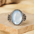 Aquamarin Cabochonring aus 925er Silber mit Blüten und Spiralrahmen