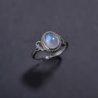 Mondstein Ring aus 925er Silber mit ovalem Cabochon und Voluten