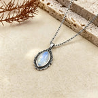 Mondstein Kette aus 925er Silber mit ovalem Ornamentanhänger