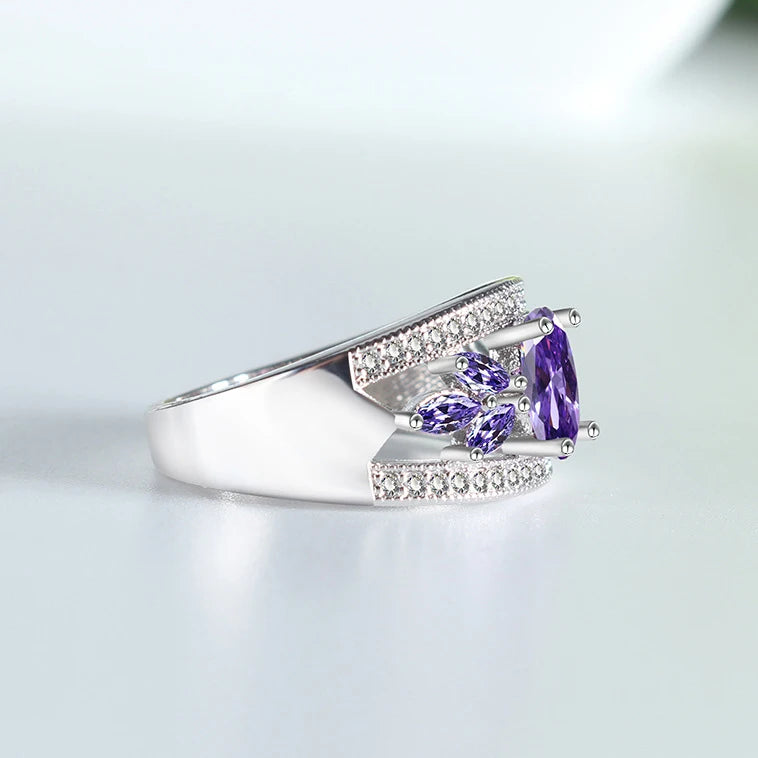 Breiter Amethyst Ring mit rundem Stein und Blatt-Ziersteinen
