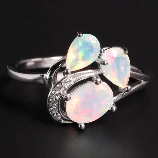 Opal Ring aus 925er Silber mit drei tropfenförmigen Steinen