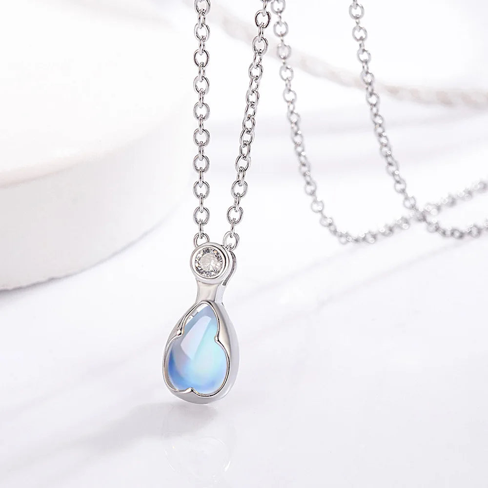 Mondstein Look Kette mit Herzanhänger und Zierstein