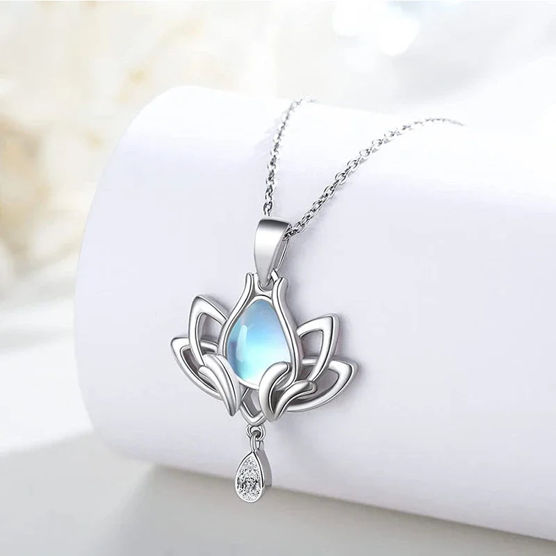 Mondstein Look Kette mit Lotusblüten-Anhänger