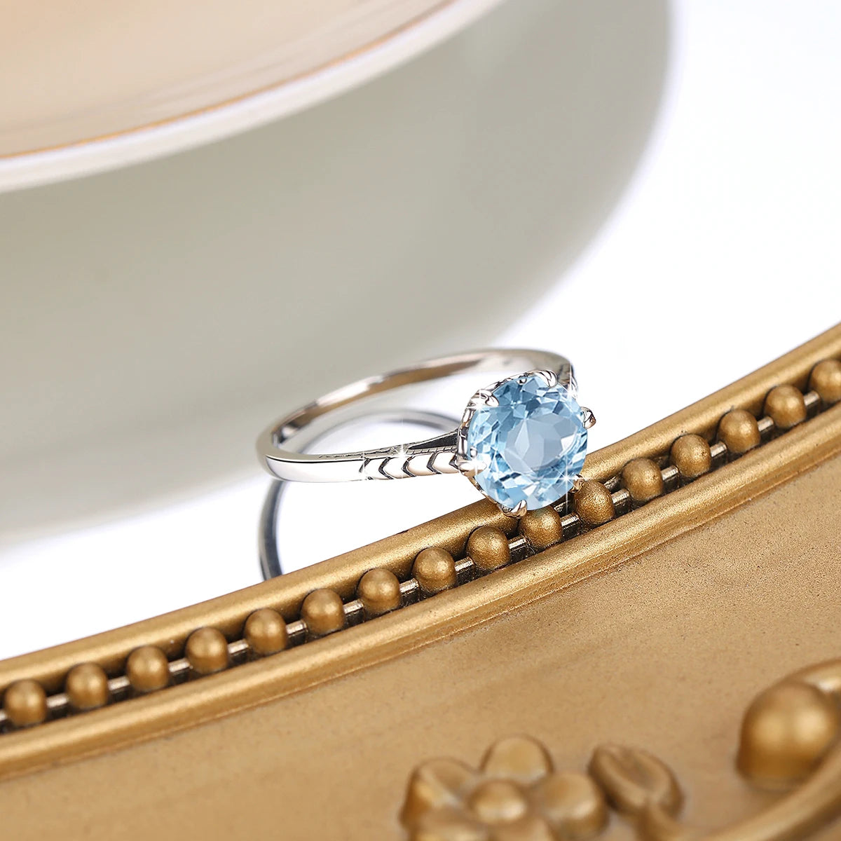 Ring mit Aquamarin aus 925er Silber mit ovalem Solitärstein