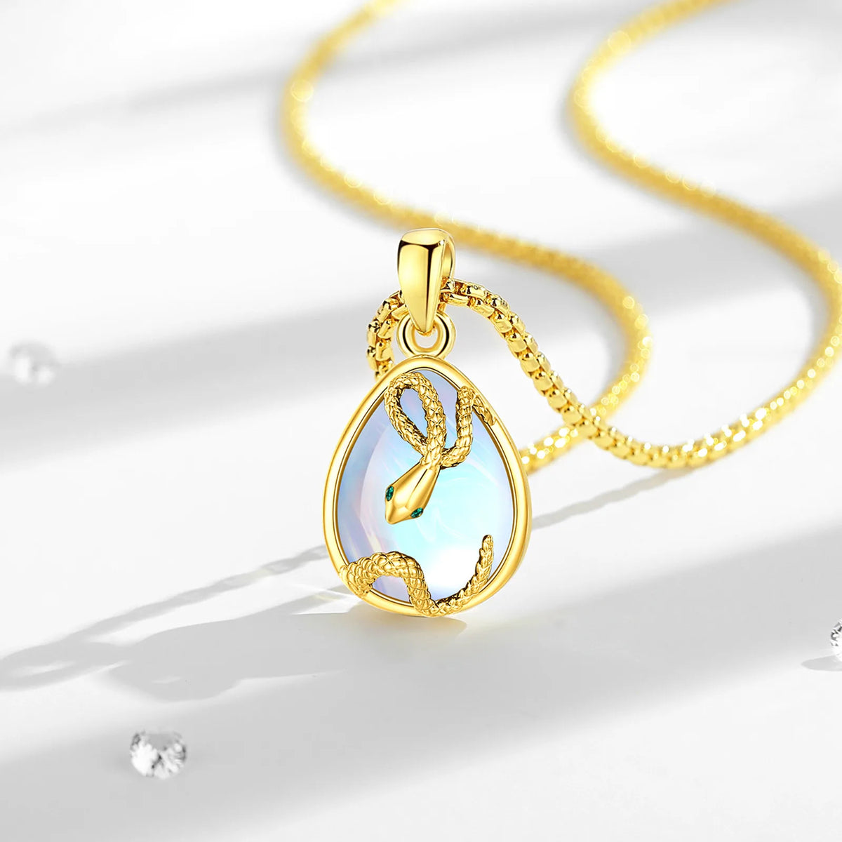 Mondstein Kette aus 18K Gold mit Schlangenanhänger