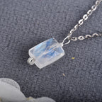 Mondstein Kette aus 925er Silber mit rechteckigem Naturstein-Anhänger