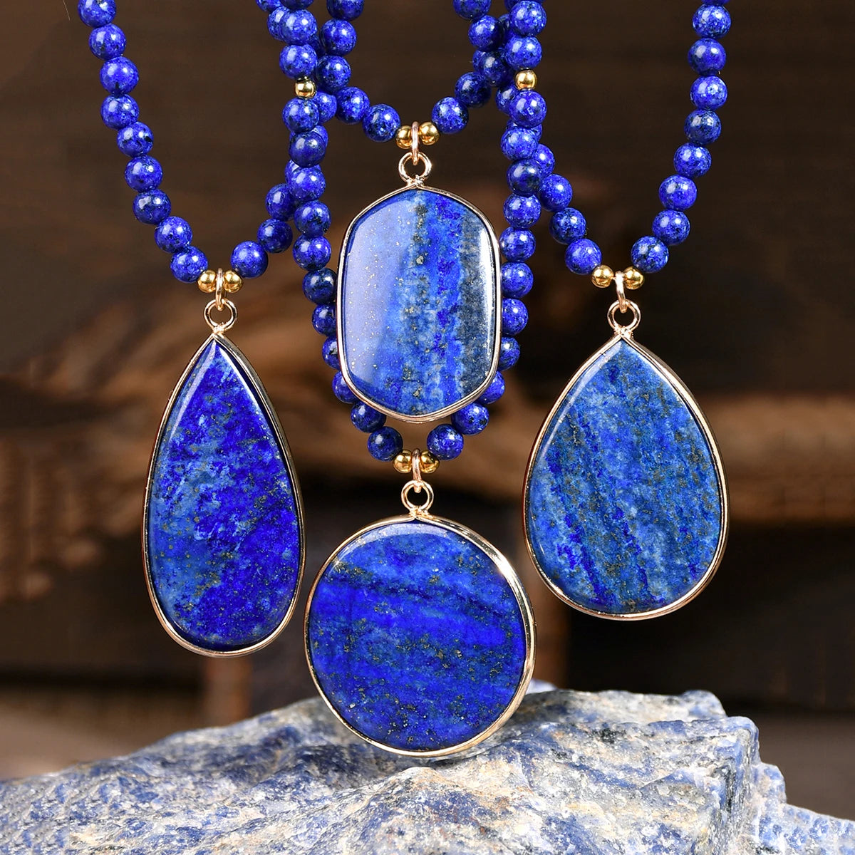Lapislazuli Kette mit rechteckigem Anhänger und blauen Steinperlen
