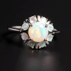 Opal Ring aus 925er Silber mit rundem Mittelstein und Opal-Kranz