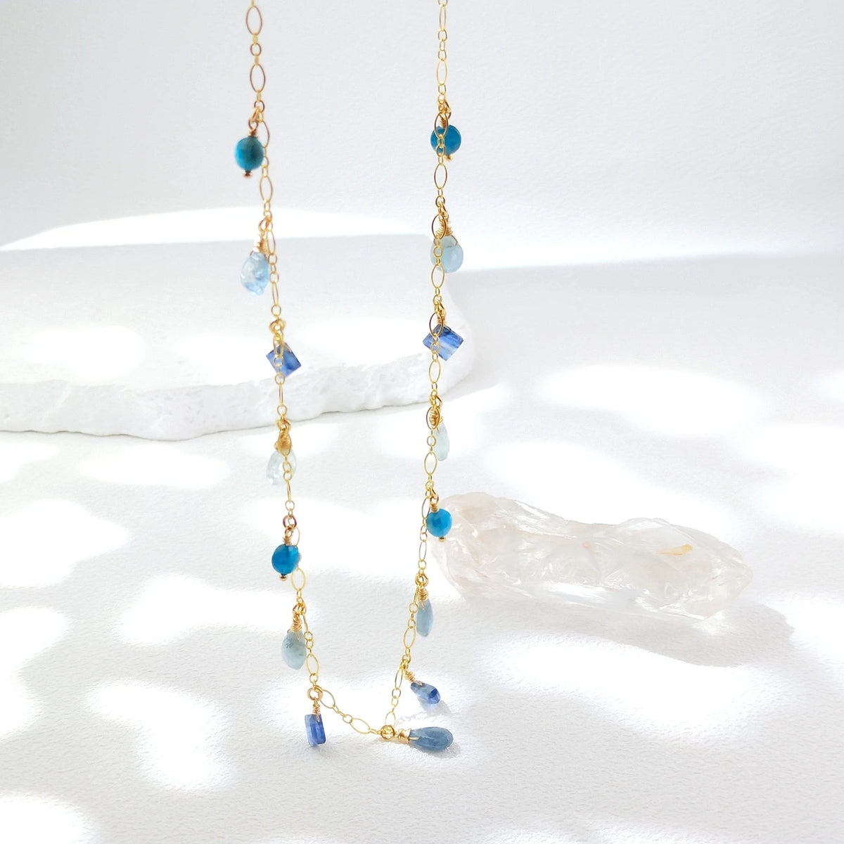 Aquamarin Halskette aus 14K Gold mit Kyanit und Apatit Anhängern