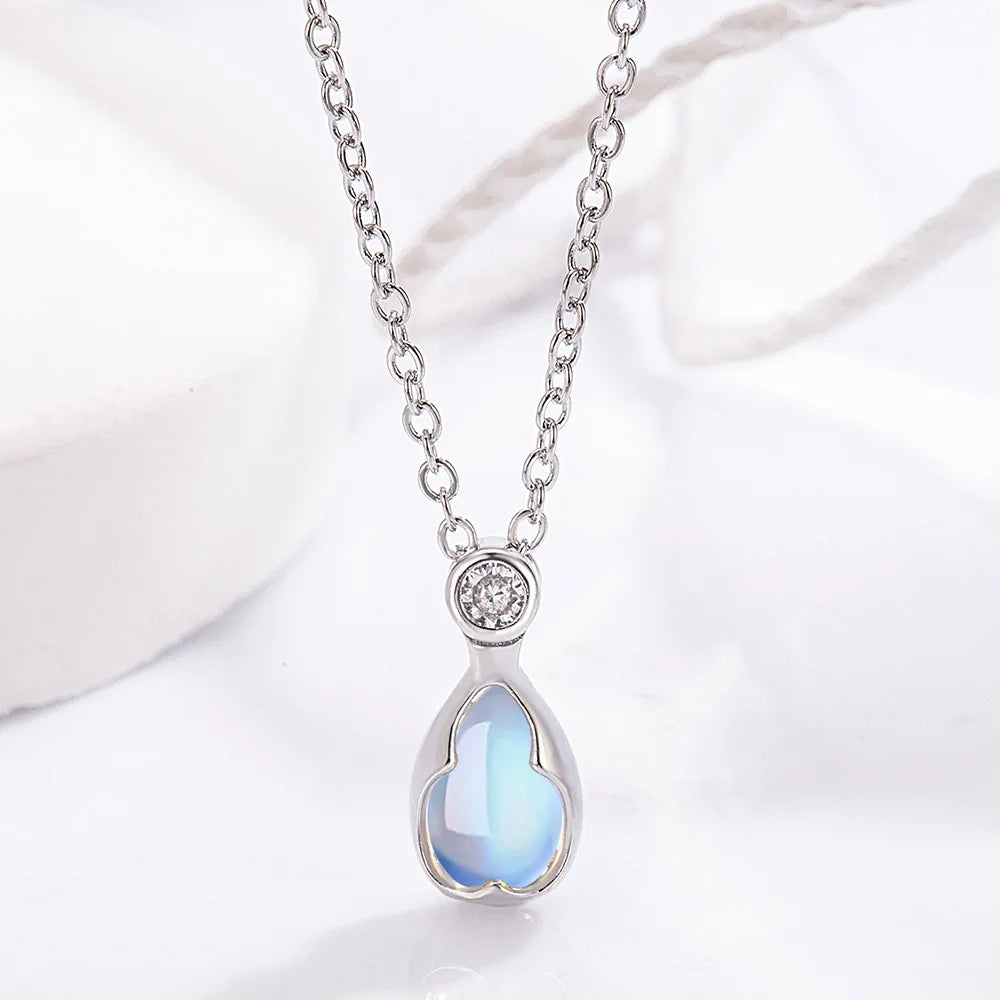 Mondstein Look Kette mit Herzanhänger und Zierstein